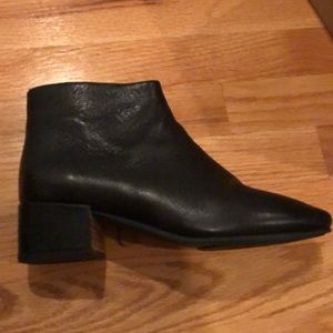 Gentle souls by Kenneth Cole Ella Bootie